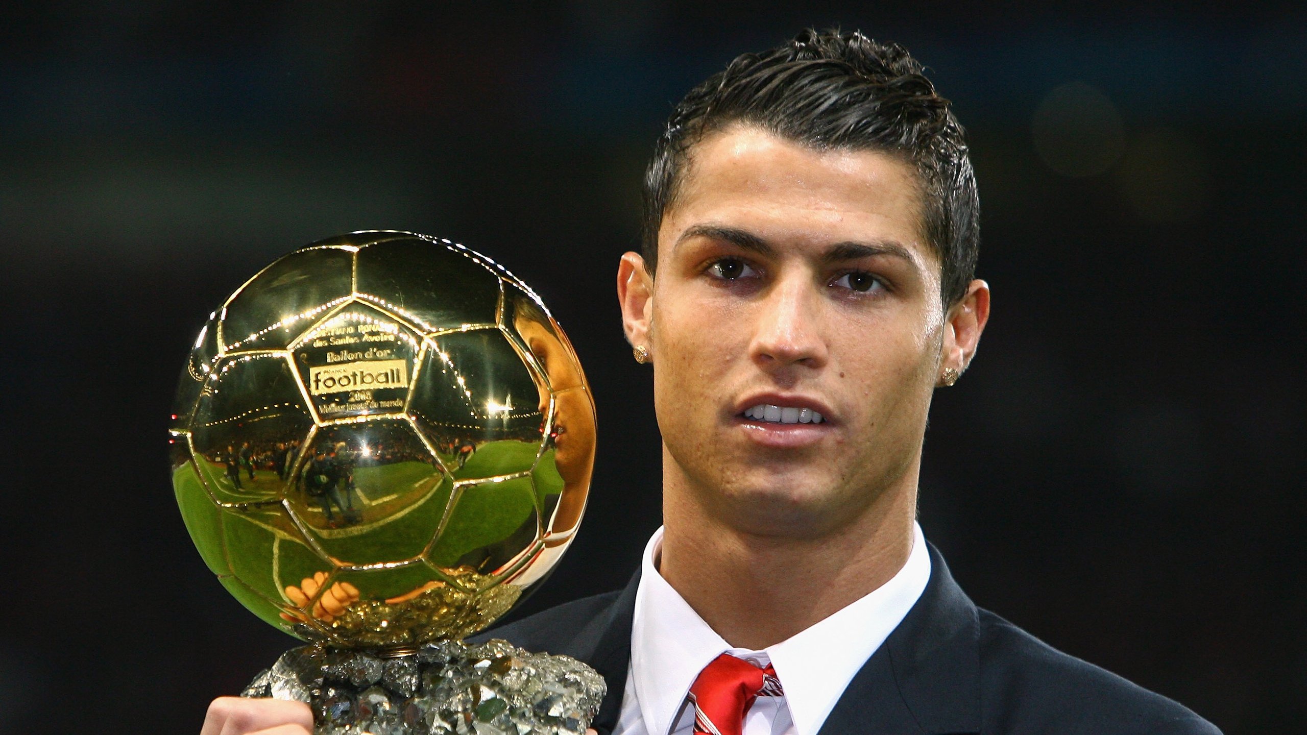 姆巴佩重返赛场，表现优异首场状态出色，德国队观众沸腾！引发球迷热议的简单介绍