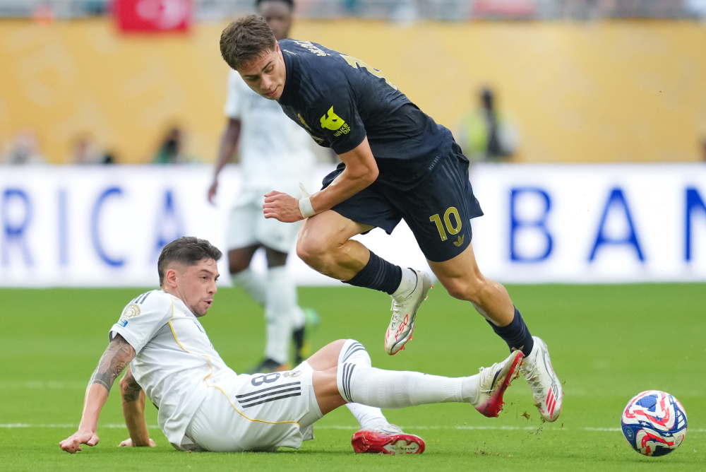 爱德华兹赛点兑现，尤文图斯淘汰皇家马德里晋级四强，主帅激动落泪(尤文图斯历届名将)