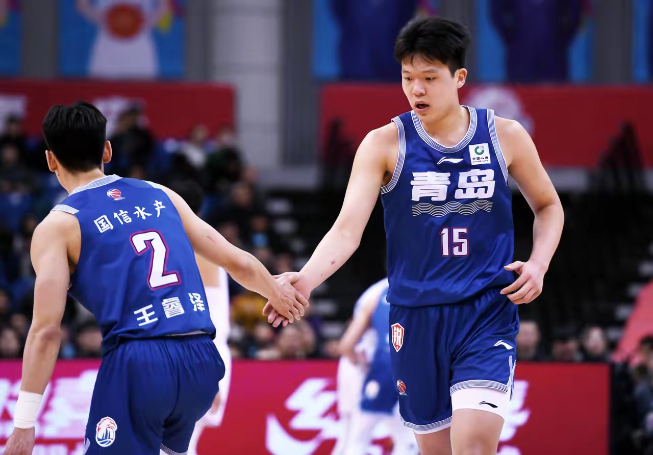 周琦赛后谦逊发言登热搜,广厦男篮血战广州队引发热议的简单介绍